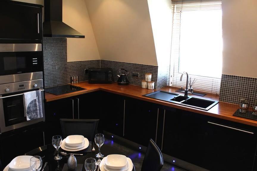 Prime 2 Bedroom City Centre Apt Абърдийн Екстериор снимка